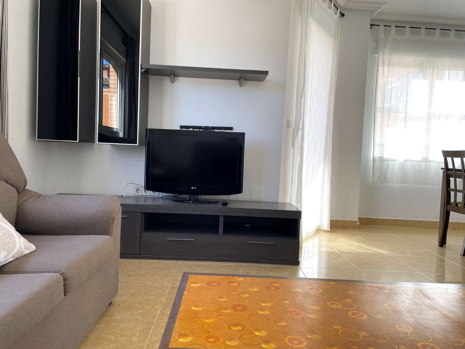 SPACIOUS FURNISHED APARTMENT AND GARAGE