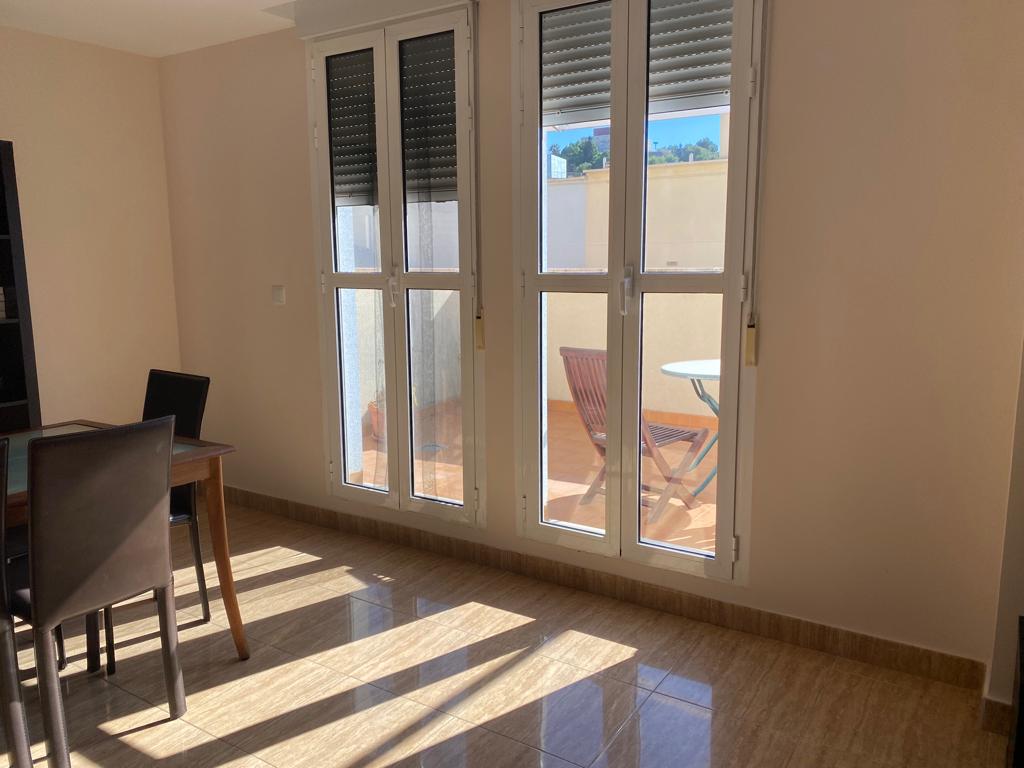ATICO de 2 HABITACIONES AMUEBLADO Y CON GARAJE
