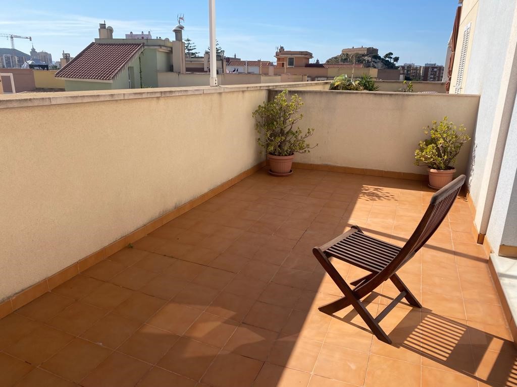 ATICO de 2 HABITACIONES AMUEBLADO Y CON GARAJE