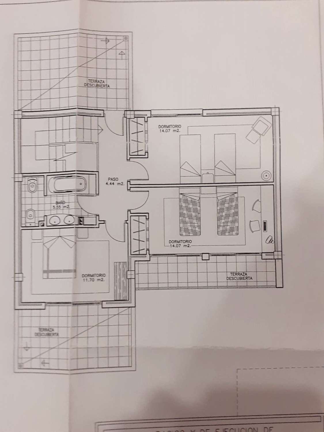 EENGEZINSWONING MET BEGANE GROND EN EERSTE VERDIEPING