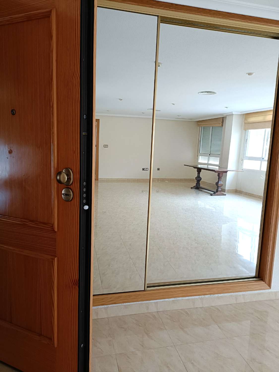 LARGE APARTMENT IN PORTMAN WITH GARAGE AND STORAGE ROOM