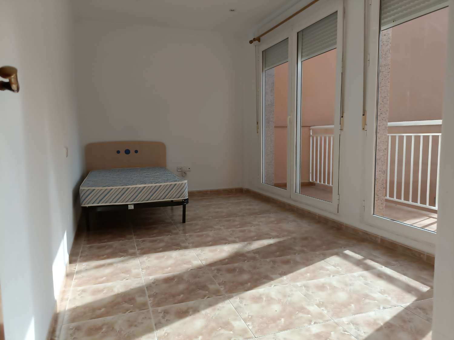 VIVIENDA UNIFAMILIAR