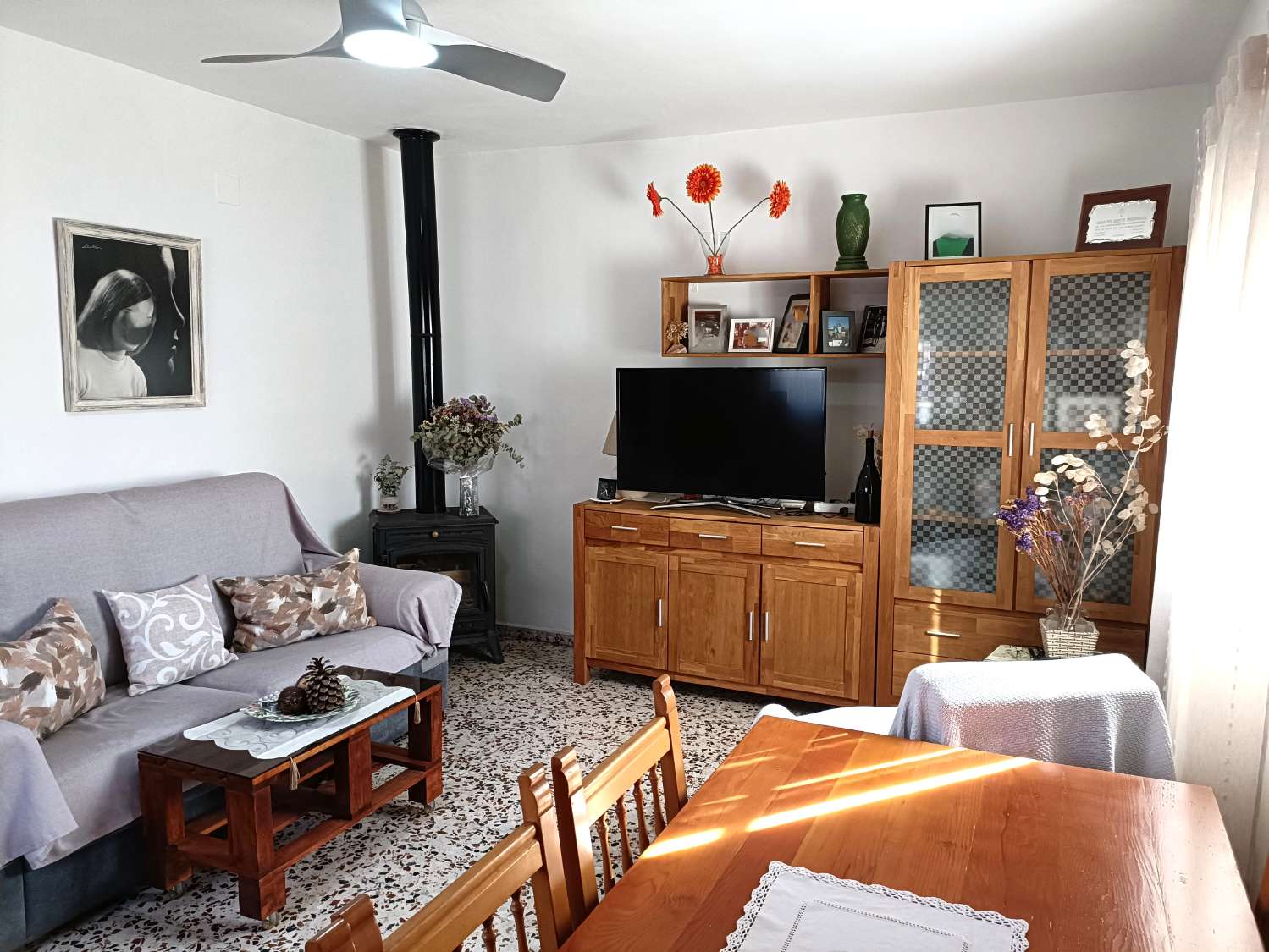 CASA RESIDENCIAL INDEPENDIENTE CON PISCINA Y PARCELA
