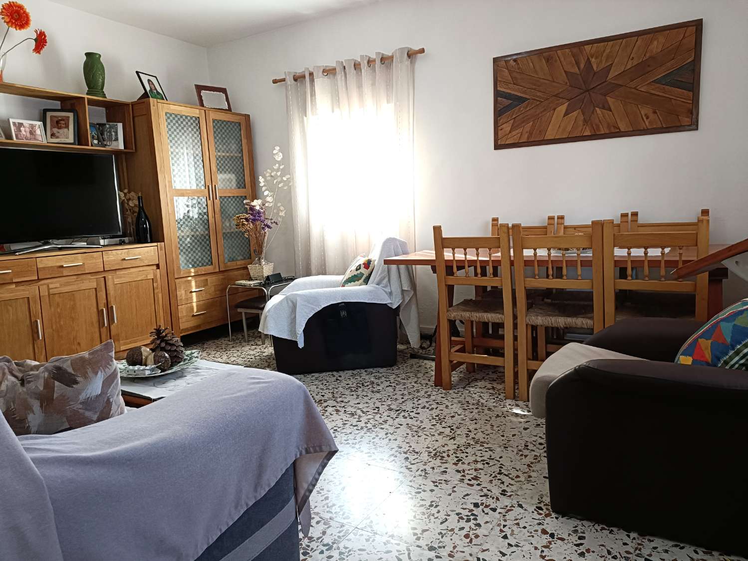 CASA RESIDENCIAL INDEPENDIENTE CON PISCINA Y PARCELA