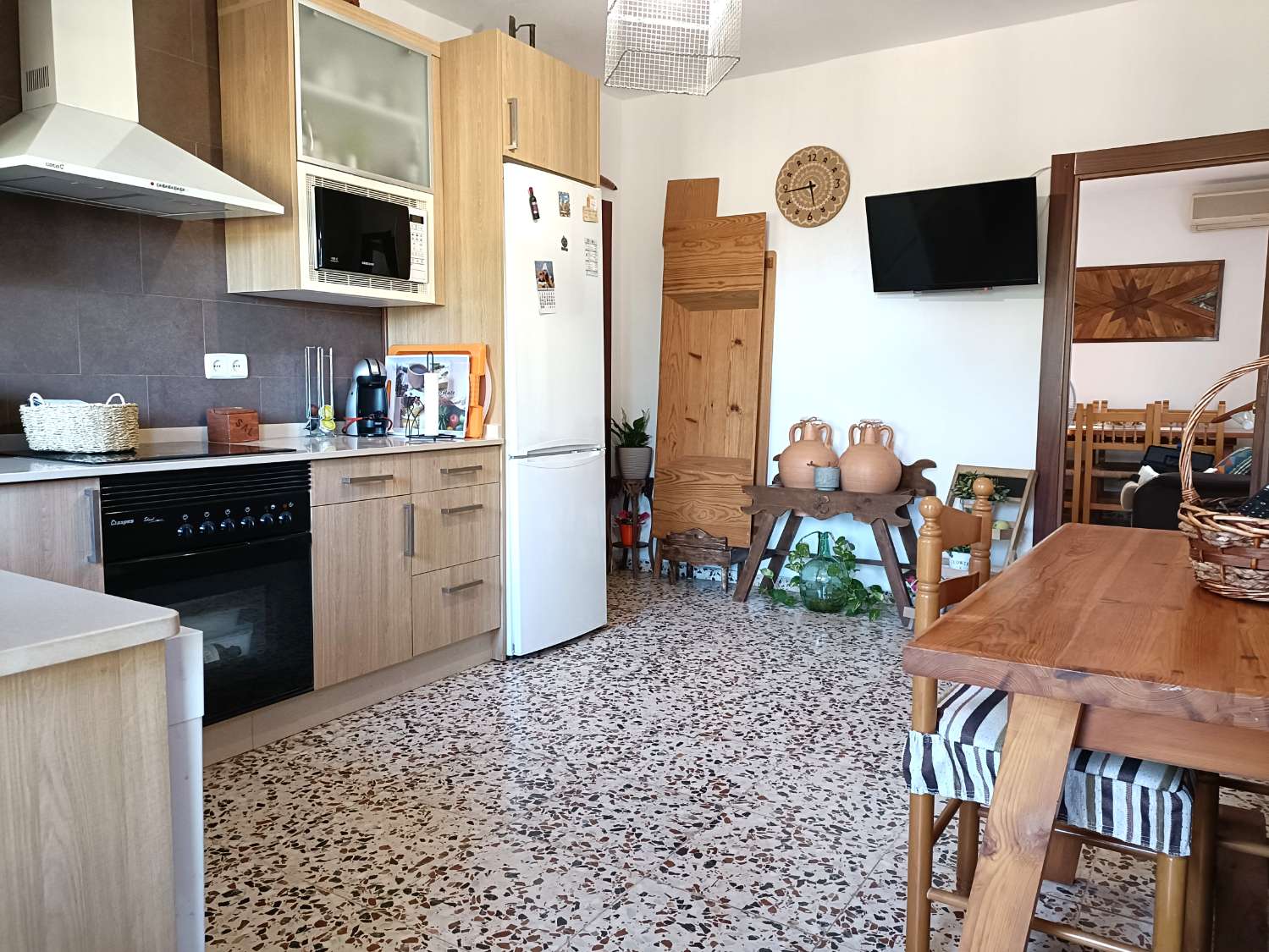 CASA RESIDENCIAL INDEPENDIENTE CON PISCINA Y PARCELA