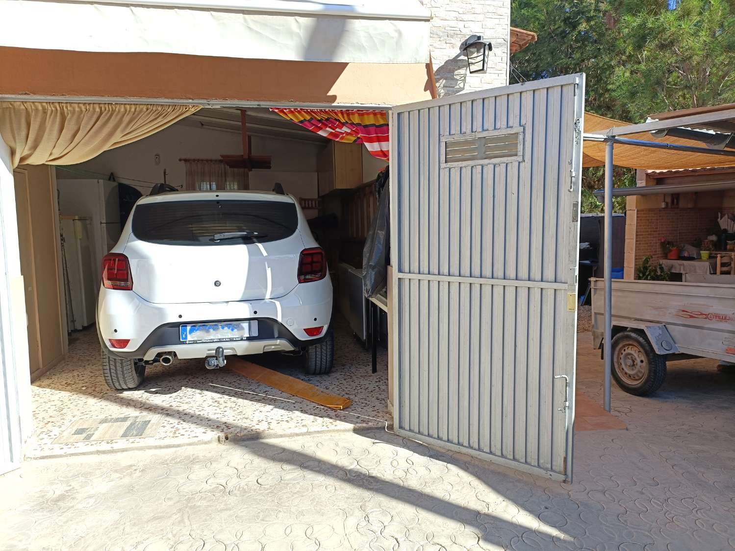 CASA RESIDENCIAL INDEPENDIENTE CON PISCINA Y PARCELA