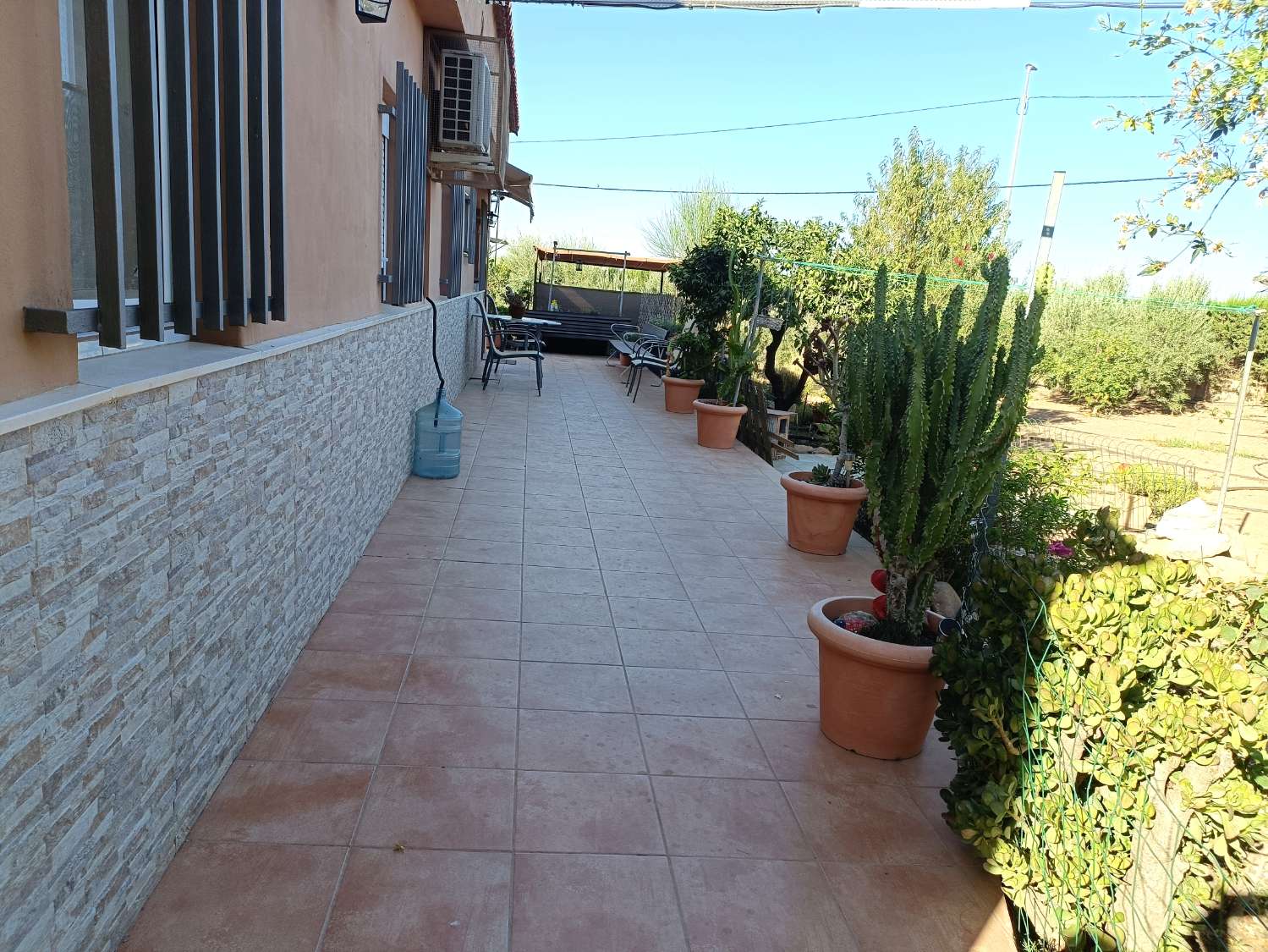 CASA RESIDENCIAL INDEPENDIENTE CON PISCINA Y PARCELA