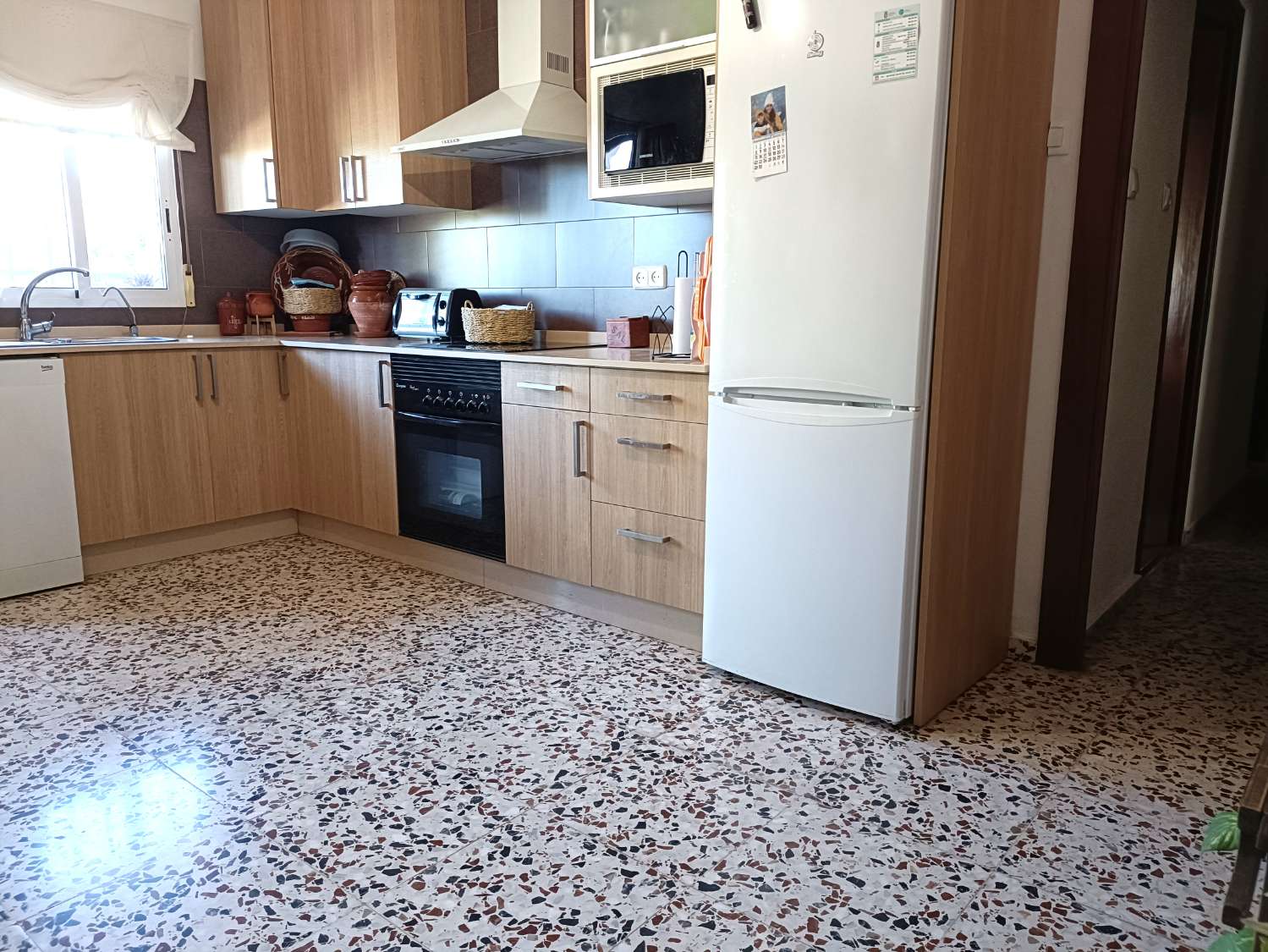 CASA RESIDENCIAL INDEPENDIENTE CON PISCINA Y PARCELA
