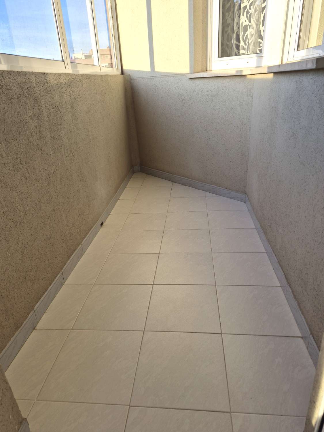 ALQUILER PISO DE 3 DORMITORIOS CON GARAJE INCLUIDO EN CARTAGENA