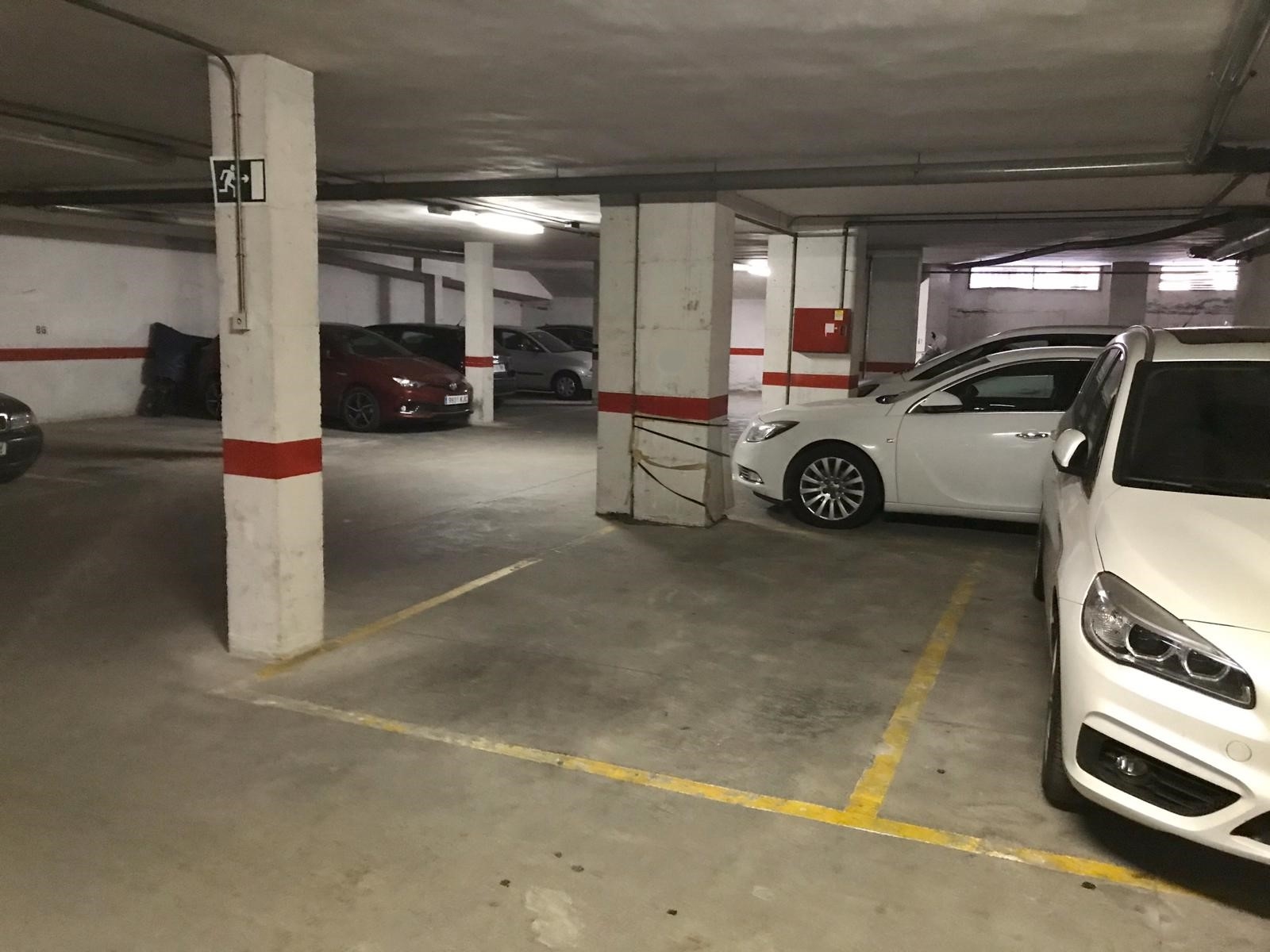 LARGE PARKING SPACE